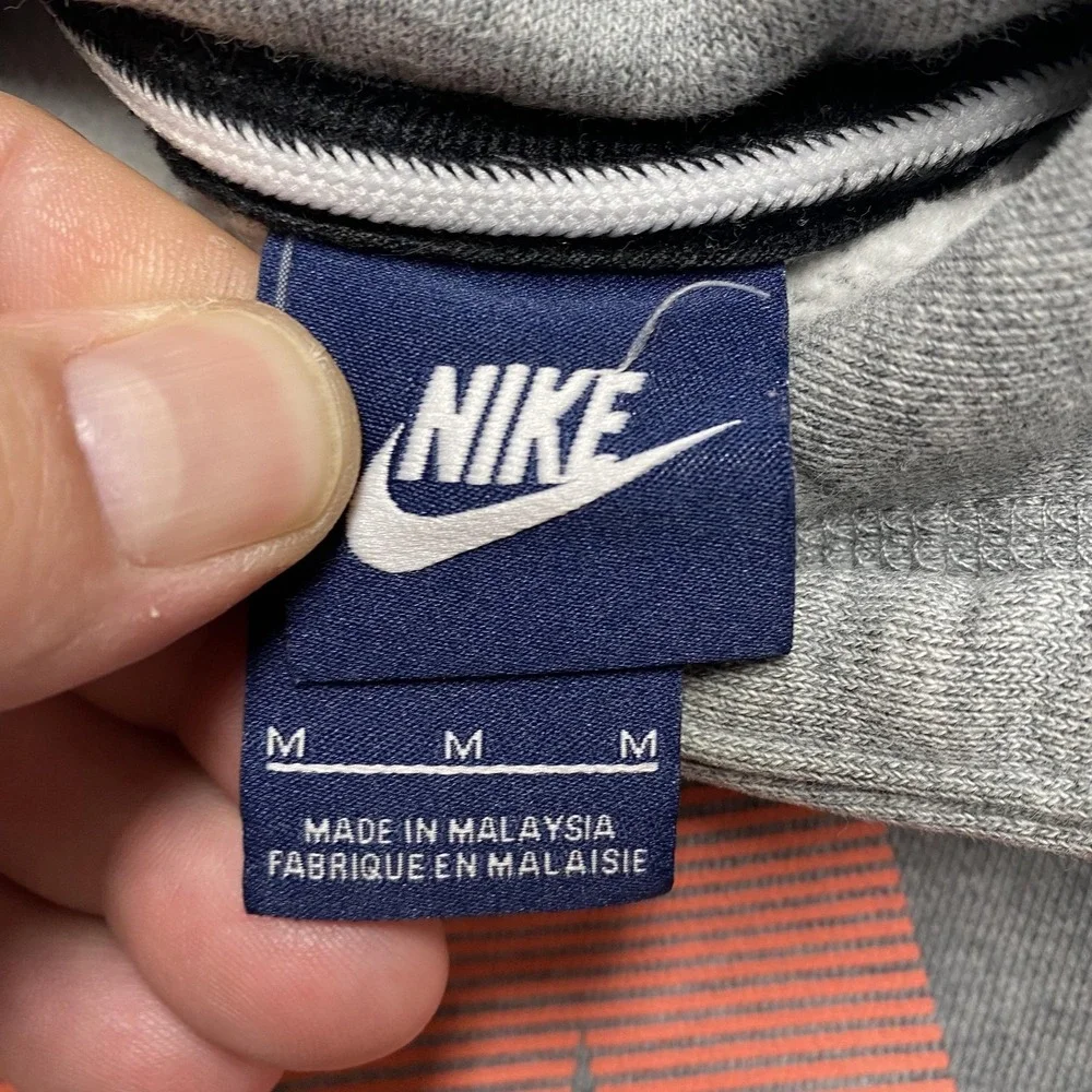Nike Hoodie Mens Medium Gray Pullover‎ Graphic Swoosh Logo Sweatshirt 717289-063